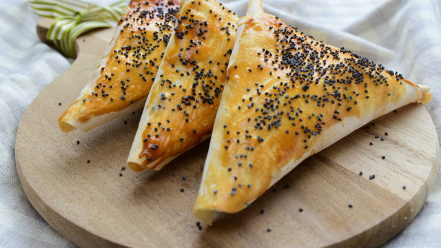 Sarıp Sarmaladık: Tavuklu Garnitürlü Muska Börek