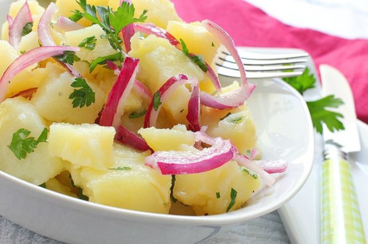Beş Çayında ya da Altın Gününde İkram Edebileceğiniz 19 Nefis Salata Tarifi