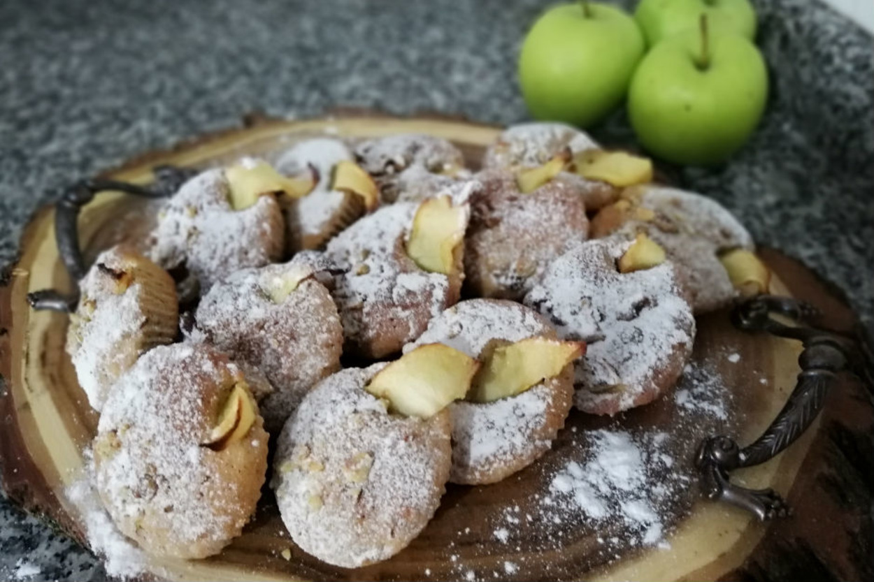 Tam Bir Sonbahar Lezzeti: Elmalı Cevizli Cupcake