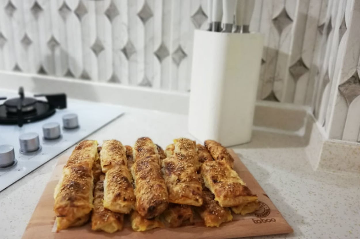 Nar Gibi Kızarmış: Kolay Patatesli Börek