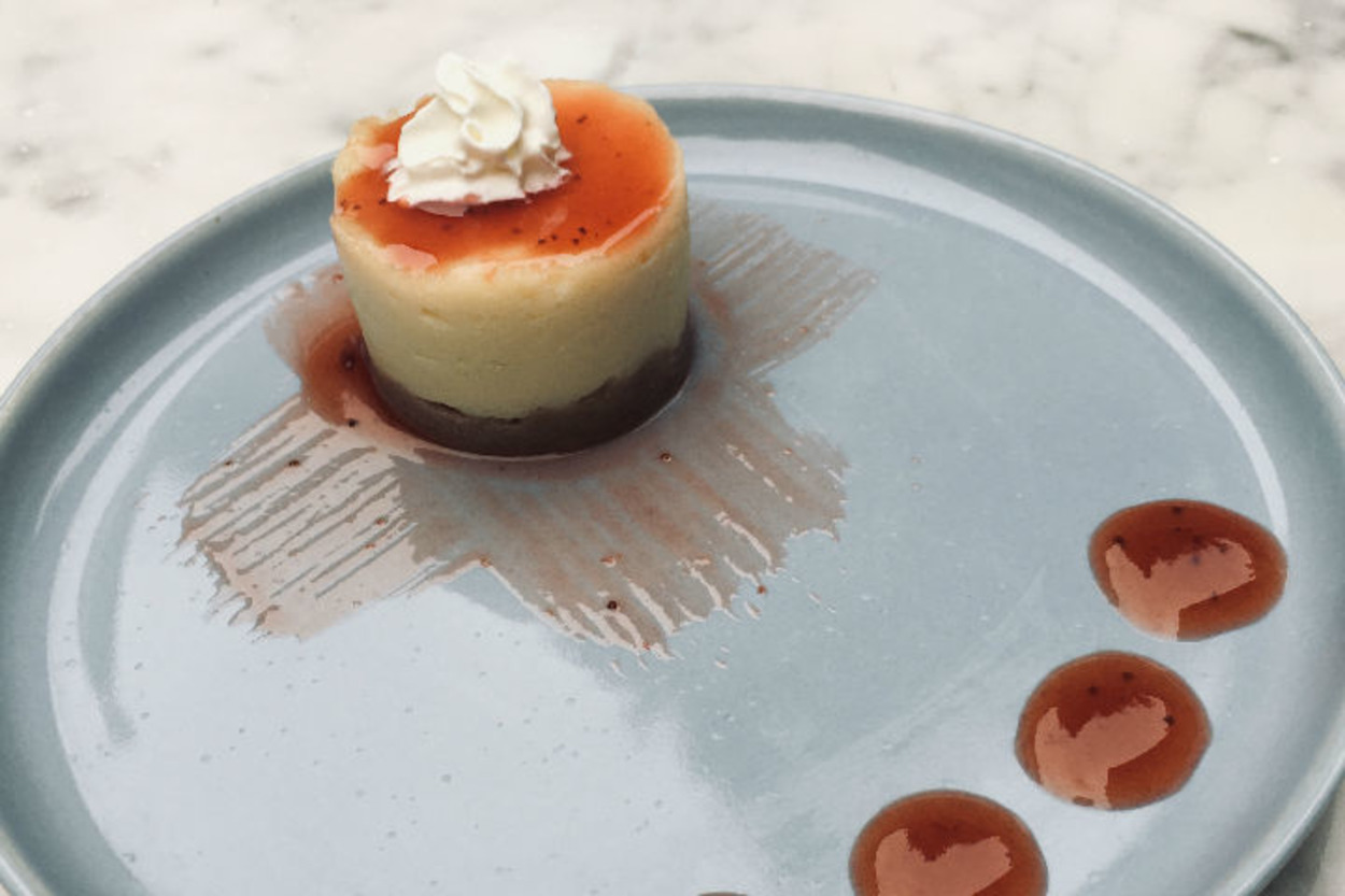 Yalancı Cheesecake: Kolay İrmik Muhallebisi
