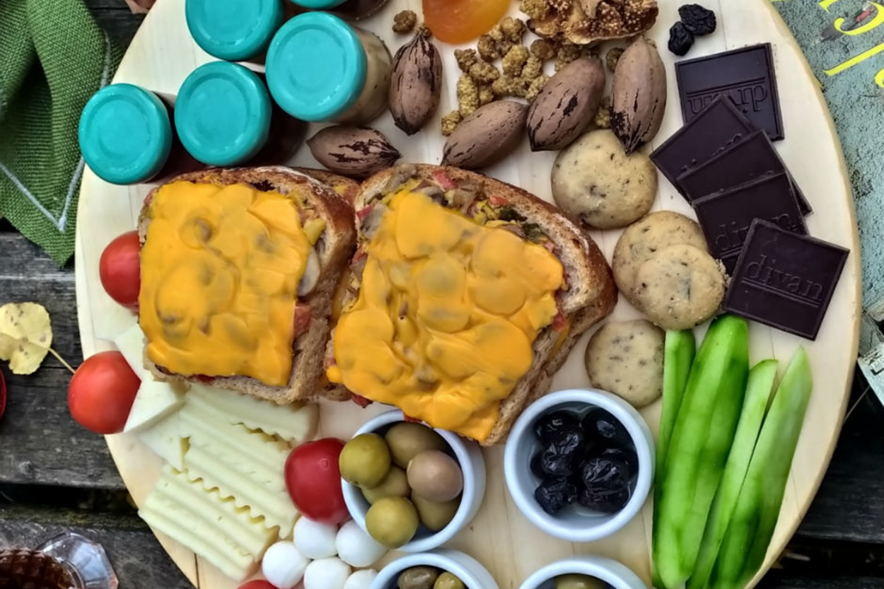 Kallavi Tat: Patlıcanlı Mantarlı Ekmek Üstü