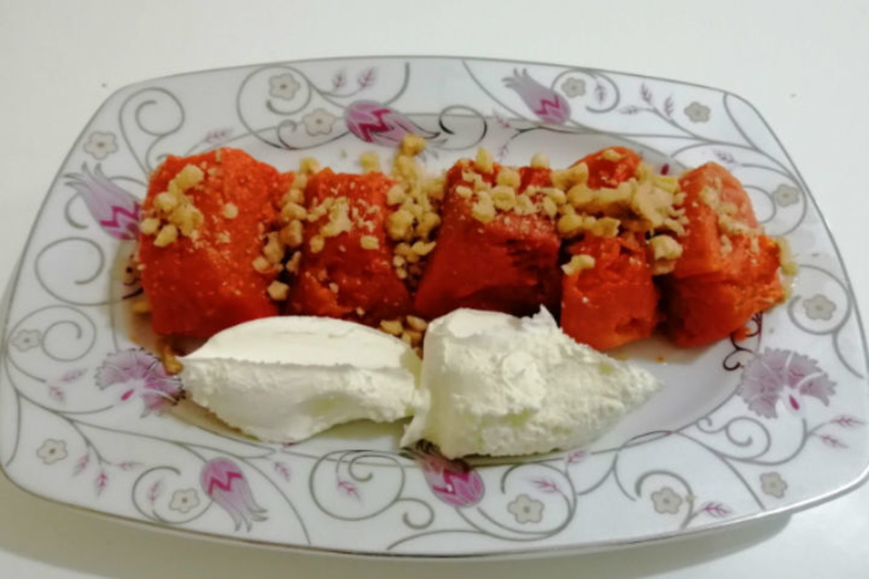 Yanına Kaymak Çok Yakışacak: Cevizli Bal Kabağı Tatlısı