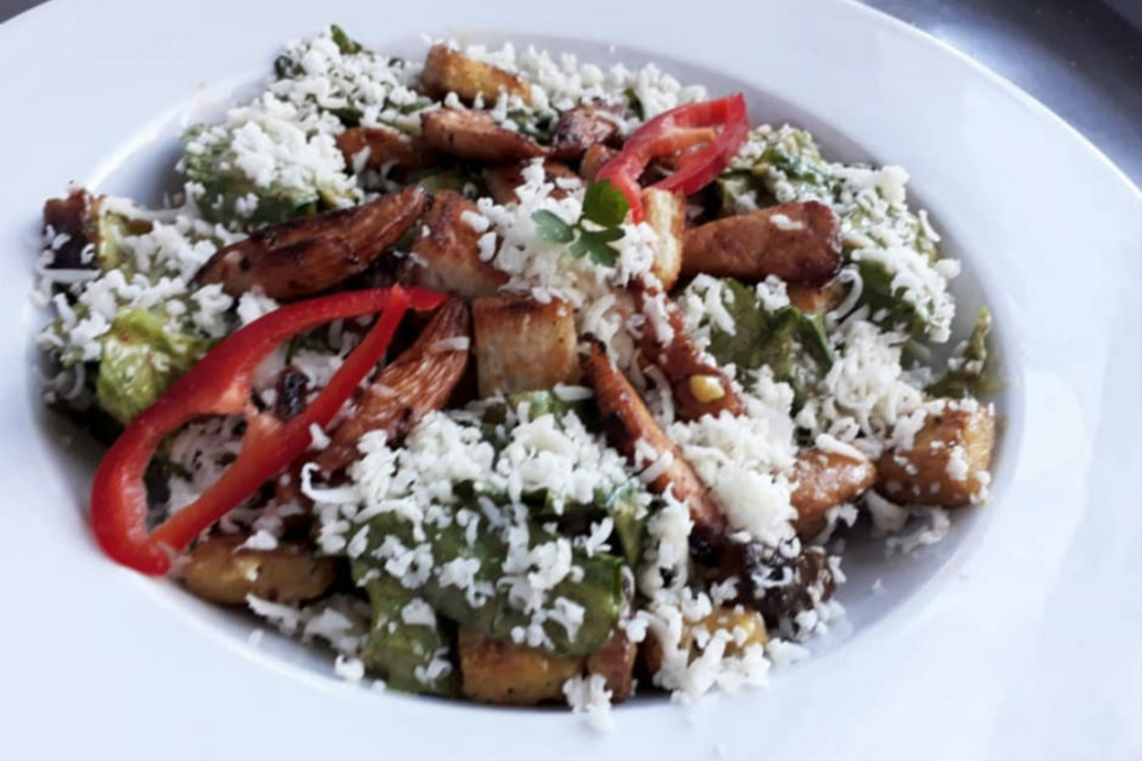 Tek Başına Öğün: Hardal Soslu Tavuklu Salata