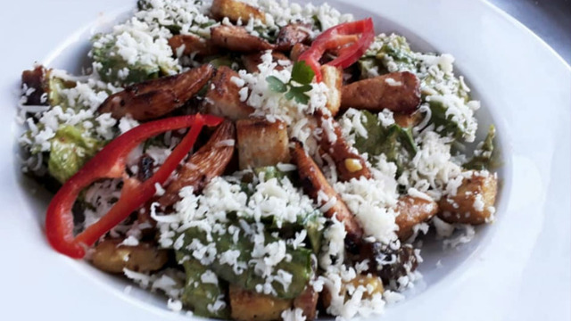 Tek Başına Öğün: Hardal Soslu Tavuklu Salata