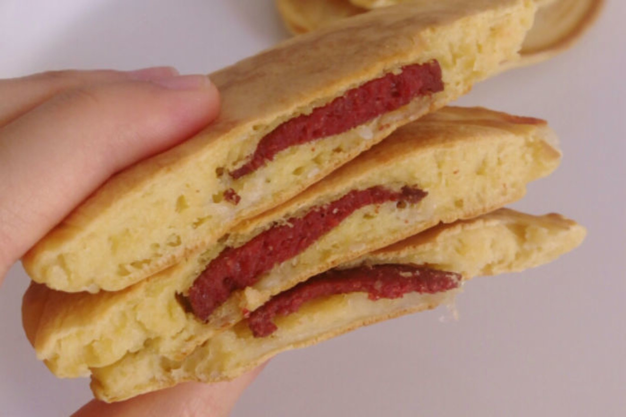 Kahvaltıya Yapmalık: Sucuklu Kaşarlı Tuzlu Pancake