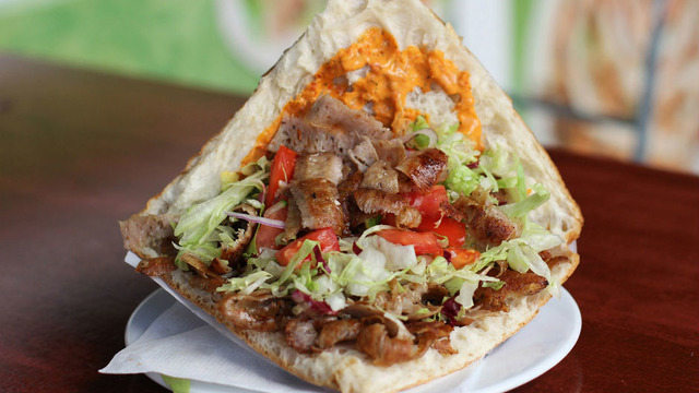 Her Yıl Aynı Gün Döner Yemek İçin Buluşan İki İmkansız Aşık: Esma ve Peter