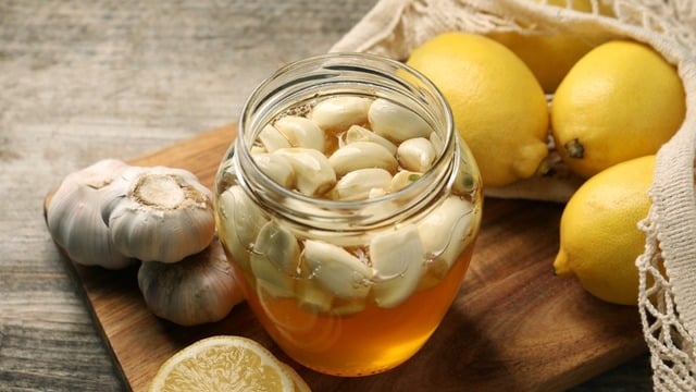 Kolestrolü Düşürmekten Yağ Yakmaya Her Derde Deva: Limon Sarımsak Kürü