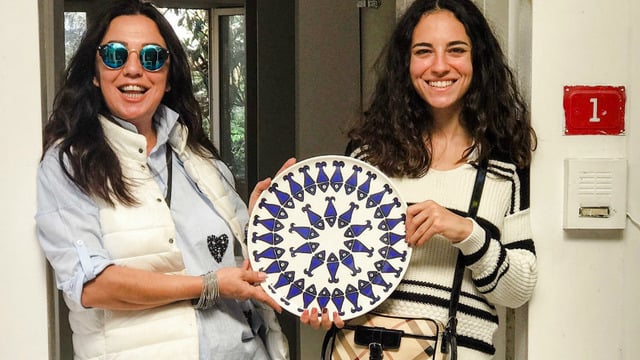 Kurumsal İş Hayatını Bırakıp Sanatla Hayatlarını Renklendiren Anne Kızın Eseri: Çinimini Atölye