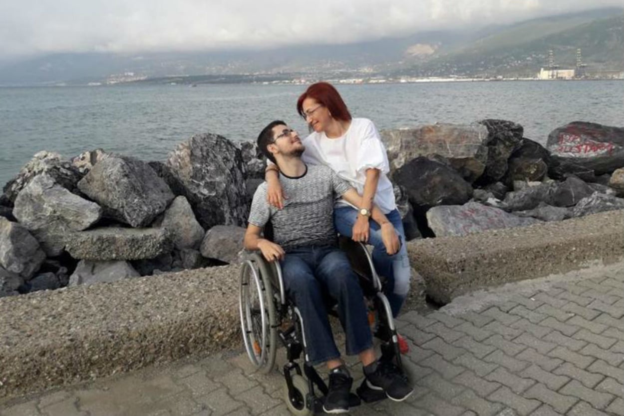 Sevdiği Kız İçin Engelli Kalan Oğluna Bakabilmek İçin Yaptığı Yemekleri Satan Gaye Anne