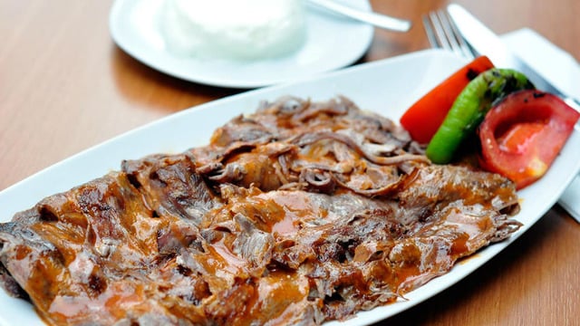 İstanbul'daki En İyi İskender Kebap Ödülünü Alabilecek 8 Mekan