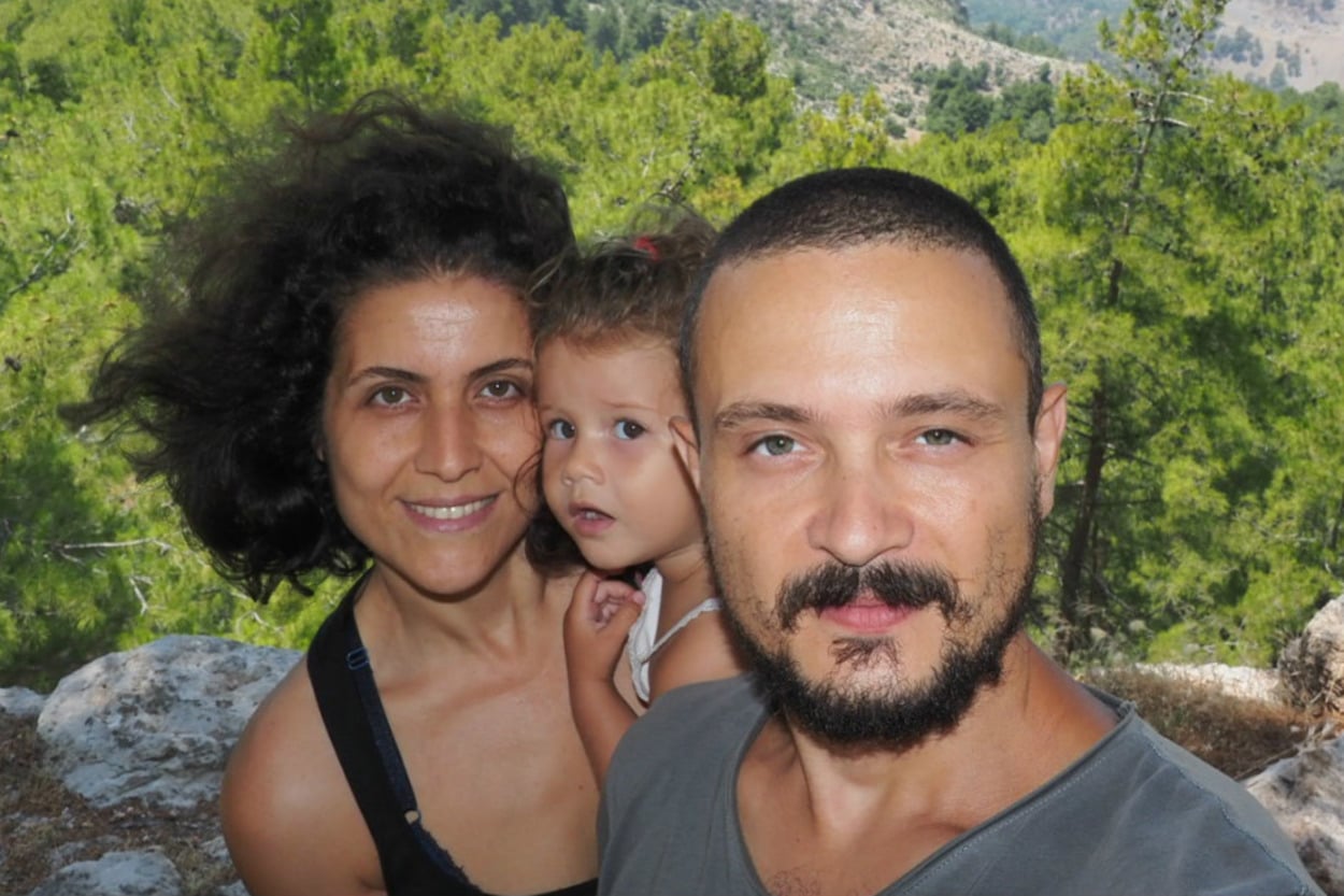 1700'lü Yıllardaymış Gibi Beslenen ve Karavanda Yaşayan 3 Kişilik Şahane Aile