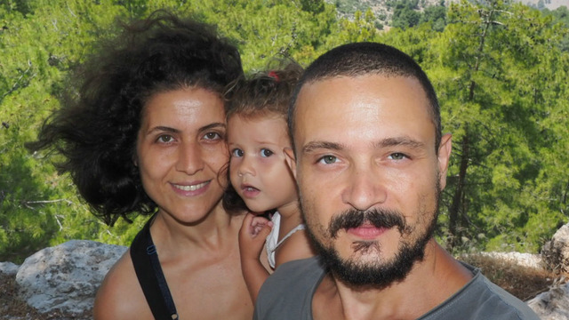 1700'lü Yıllardaymış Gibi Beslenen ve Karavanda Yaşayan 3 Kişilik Şahane Aile