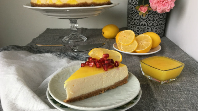 Üzeri Hiç Çatlamadan: Soslu Limonlu Cheesecake