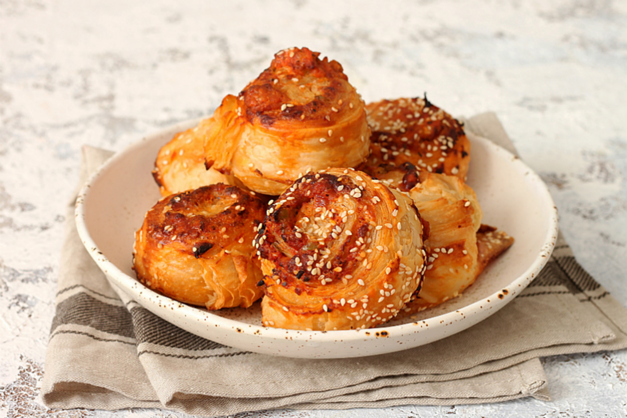 Çıtır Dilimler: Pizza Tadında Milföy Börek