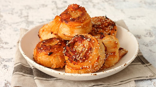 Çıtır Dilimler: Pizza Tadında Milföy Börek