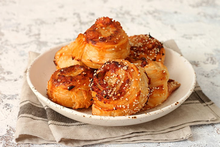 Pizza Tadında Milföy Börek Tarifi