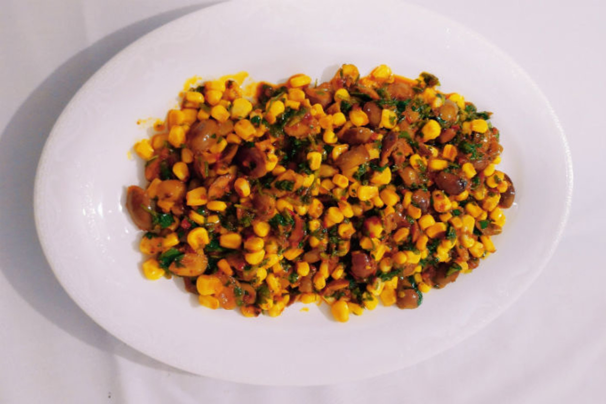 Hemen Hazır: Mısırlı Zeytin Salatası