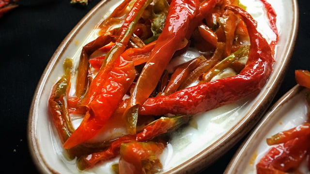 En Güzel Mezelerden: Kuru Biber Kavurması