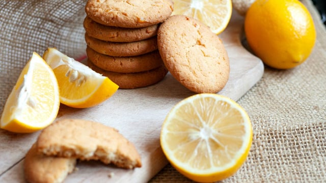 Tam Çaya Batırıp Yemelik: Limonlu Bisküvi
