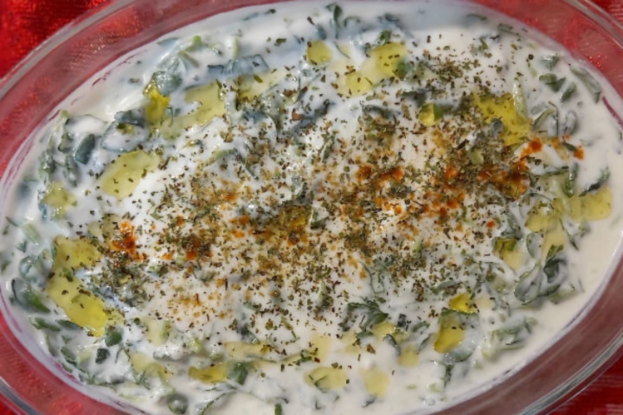 Sarımsağı Bol: Yoğurtlu Semizotu Salatası