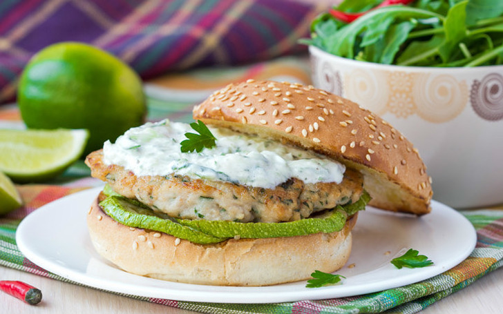 Izgara Kabaklı, Yoğurt Soslu Tavuk Burger Tarifi