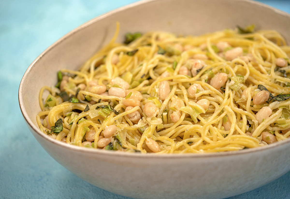 Sıradan Soslardan Sıkılanlara: Pırasalı ve Fasulyeli Spaghetti Tarifi