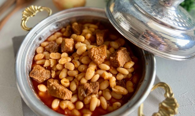 Yumuşacık Pişer: Kavurmalı Kuru Fasulye