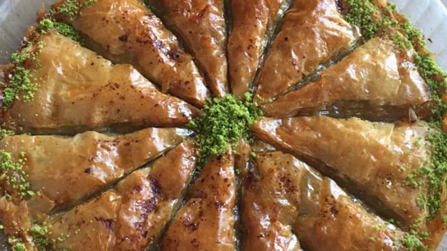 Tadı da Görünümü de Enfes: Kolay Havuç Dilimi Baklava