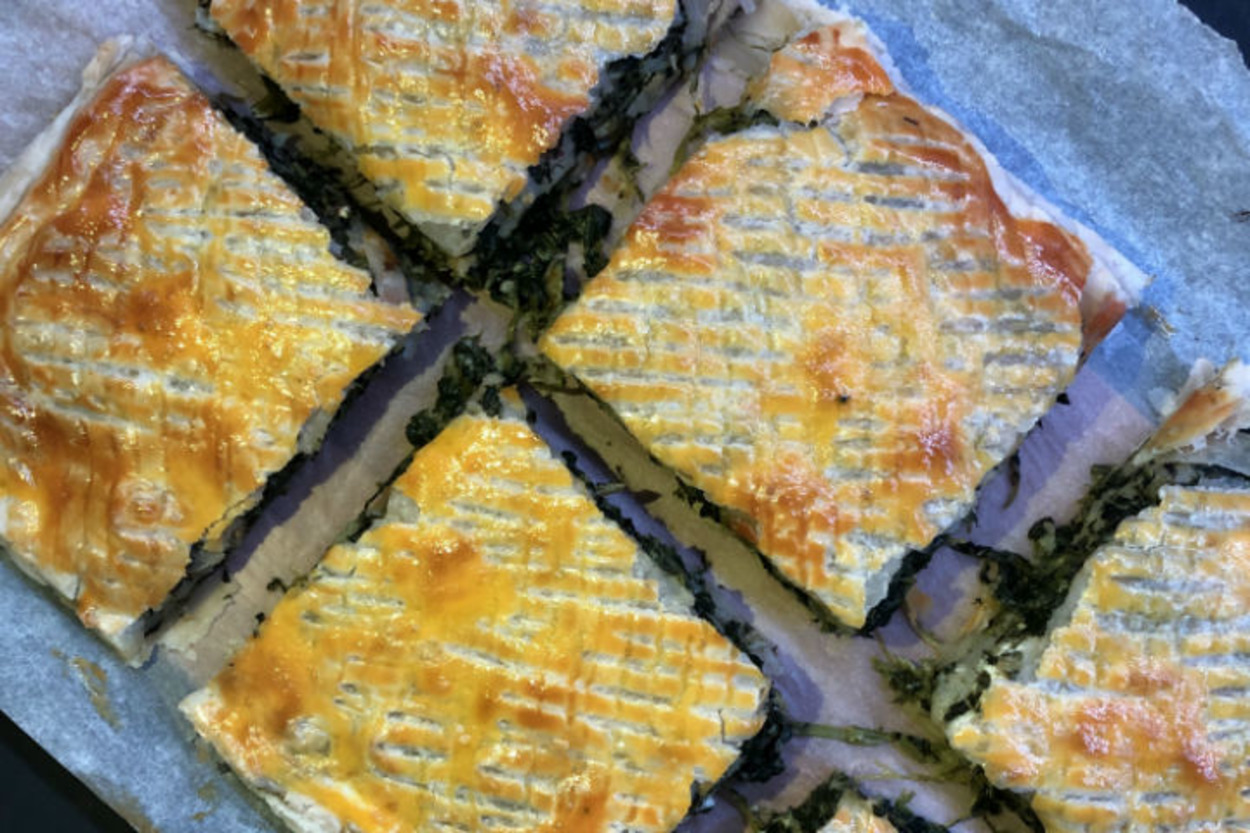 Hem de Milföyden: Üç Peynirli Ispanaklı Börek