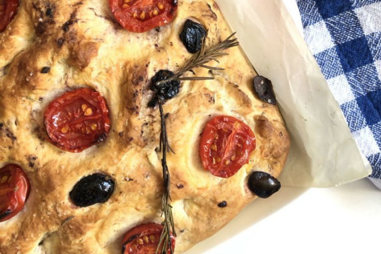 Akdeniz Esintileri: Zeytinli Focaccia