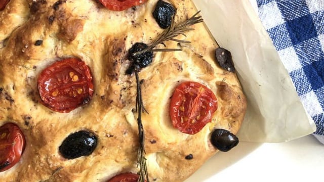 Akdeniz Esintileri: Zeytinli Focaccia