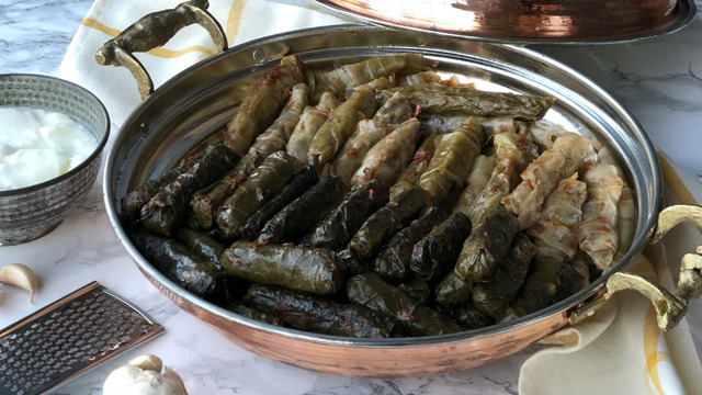 Evlerin Baş Tacı: Lahana ve Asma Yapraklı Sarma
