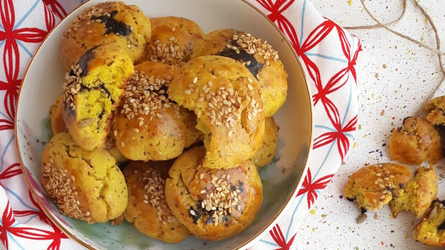 Sıcak Sıcak: Glutensiz Zerdeçallı Poğaça