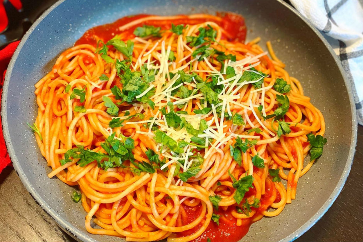 Makarna Canavarlarına: Marinara Soslu Makarna