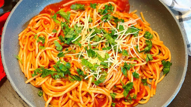 Makarna Canavarlarına: Marinara Soslu Makarna