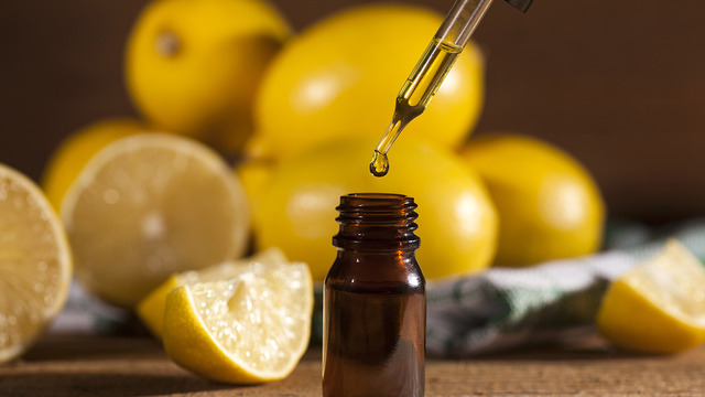 Ev Yapımı Tarifinden Farklı Kullanım Alanlarına, Her Eve Lazım Bu Lezzetle Tanışın: Limon Yağı