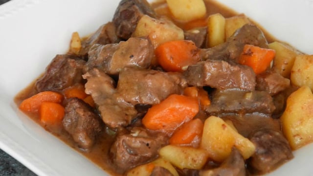 Tam Kıvamında Pişer: Tas Kebabı