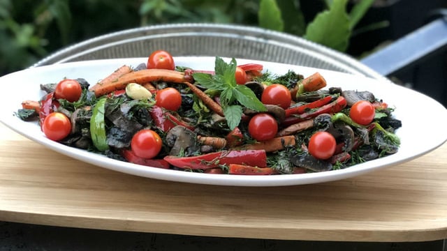 Mantar Sevmeyen Kalmasın: Kestane Mantarlı Sebze Salatası