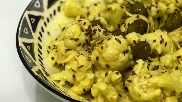 Nefis Sosuyla: Karamelize Soğanlı Karnabahar Salatası