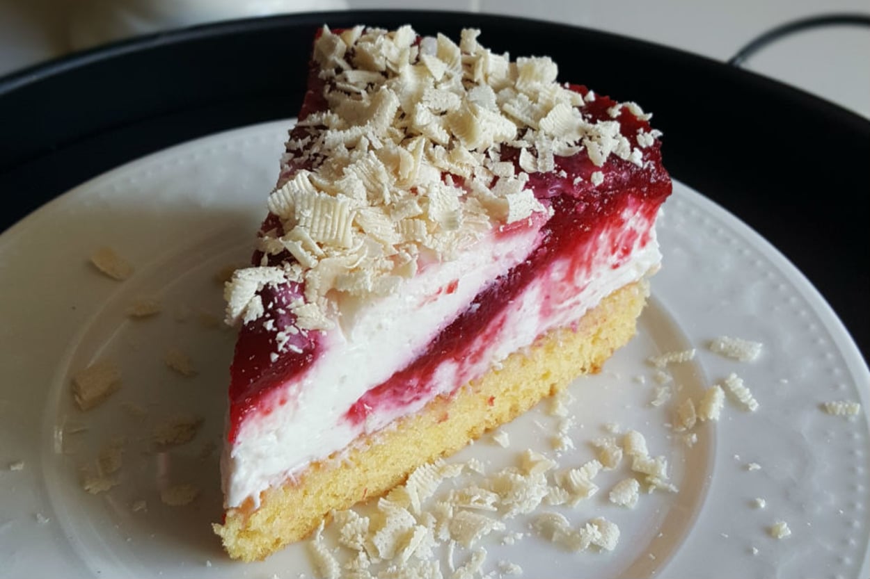 Çayın Yanına Yakışan: Kolay Vişneli Cheesecake