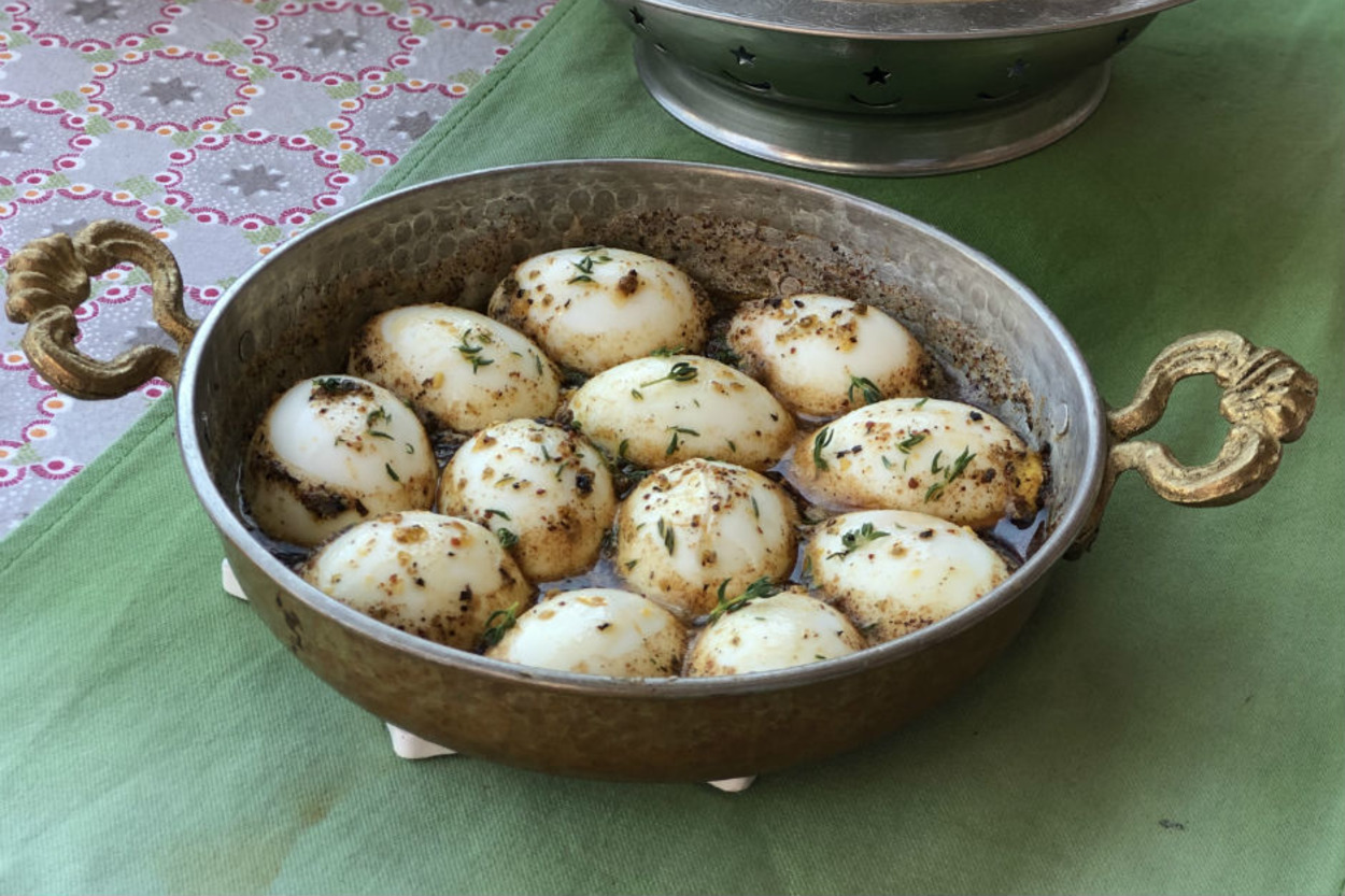 Kahvaltı Sofrasında Ona Yer Açın: Yumurta Kapama