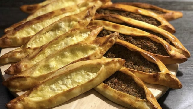 Çıtır Çıtır: Et ve Peynirli Pide