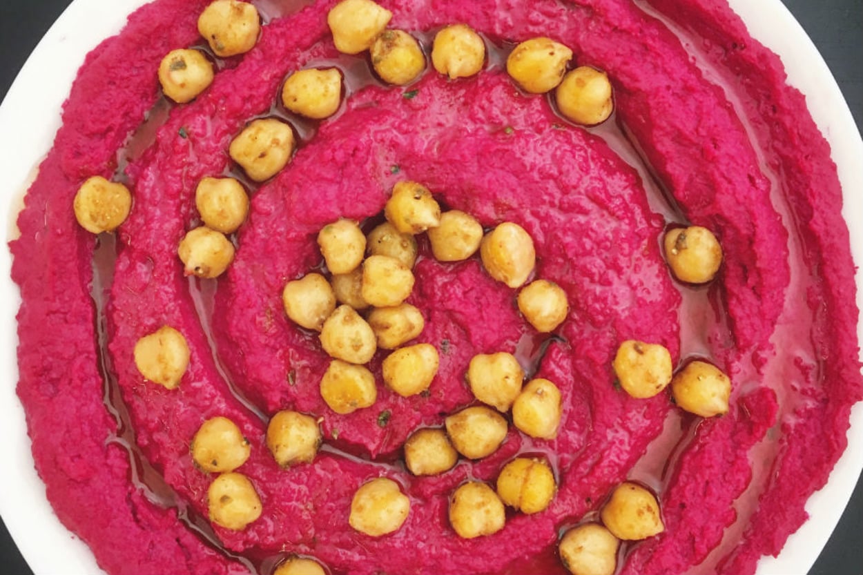 Rengiyle Büyüler: Pancarlı Humus