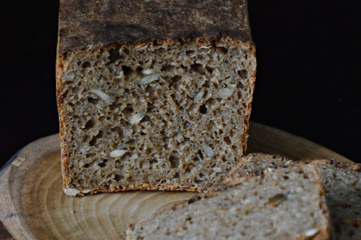 Düşük Glutenli: Tohumlu Ekşi Mayalı Siyez Ekmeği