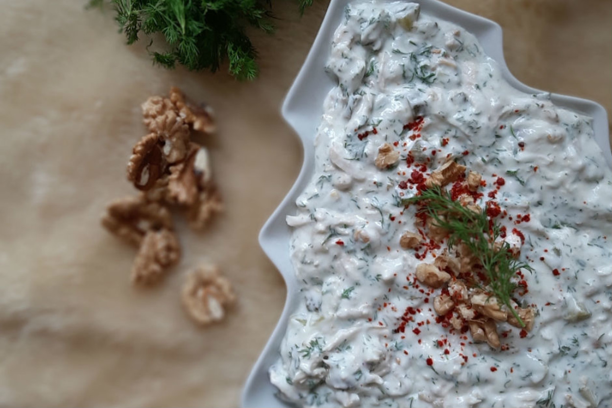 Oldukça Hafif: Yoğurtlu Tavuk Salatası