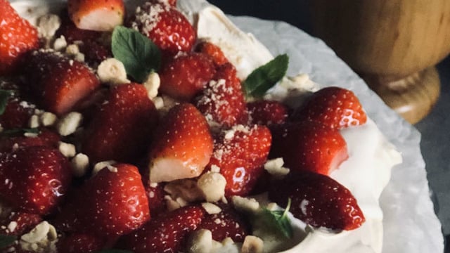 En Zarif Tatlı: Çilekli Pavlova