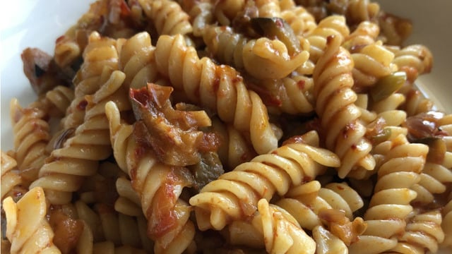 Bir Tabak Daha İstetir: Patlıcanlı Yaz Makarnası