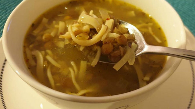 Kod Adı Hastalıksavar: Erişteli Mercimek Çorbası