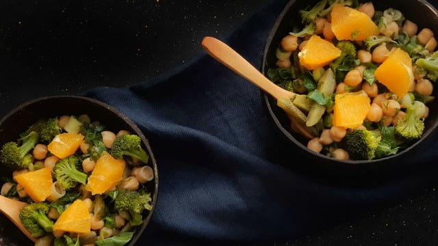 Bir de Böyle Deneyelim: Tatlı Ekşi Nohut Salatası